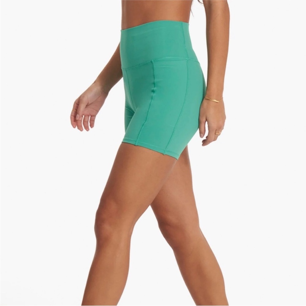 Vuori Studio Pocket Shorts in Bergamont green